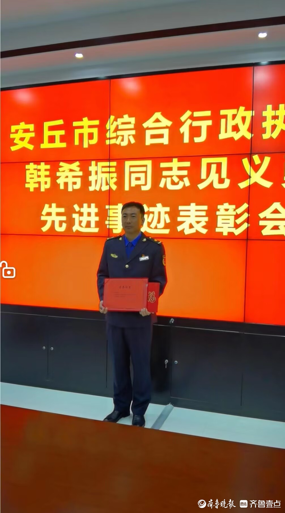 少年落水市民呼救,退伍消防战士上演专业救援(图1) 少年落水市民呼救,退伍消防战士上演专业救援(图1)