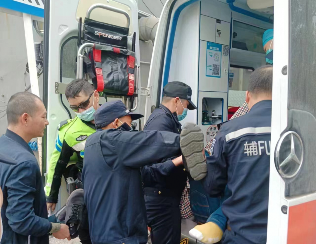 点赞!龙岗退役军人紧急灭火救人(图3) 图片