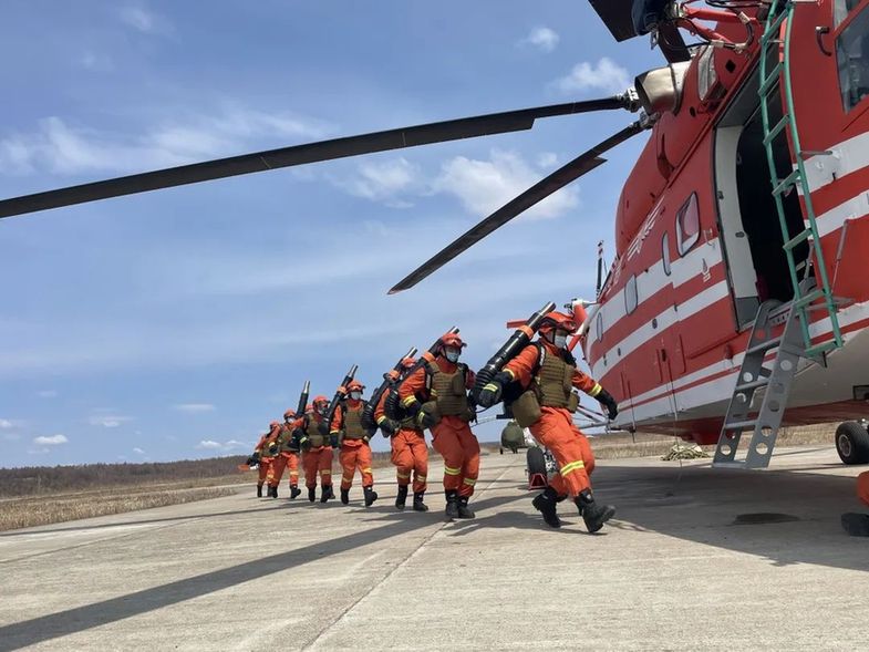 他说:“巡护中没有发现火情,一切都值得!”(图1) 他说:“巡护中没有发现火情,一切都值得!”(图1)