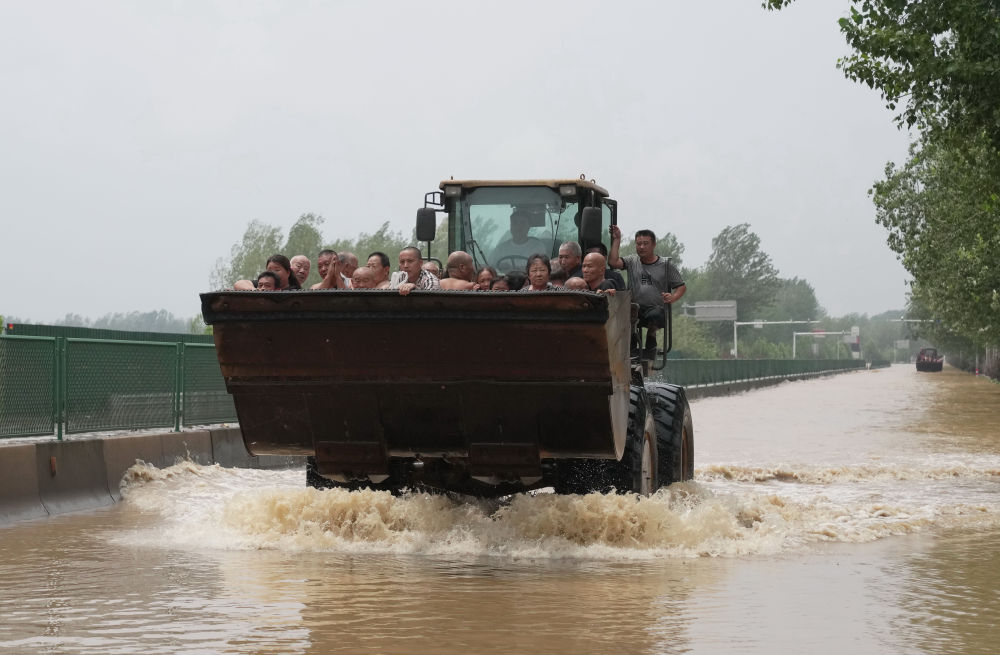 全力以赴打赢防汛抢险硬仗——华北、黄淮等地抗击汛情一线直击(图3) 全力以赴打赢防汛抢险硬仗——华北、黄淮等地抗击汛情一线直击(图3)