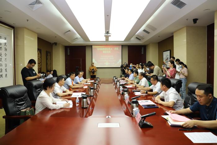 救人英雄许亮,被授予“泉城最美退役军人”称号(图2) 救人英雄许亮,被授予“泉城最美退役军人”称号(图2)