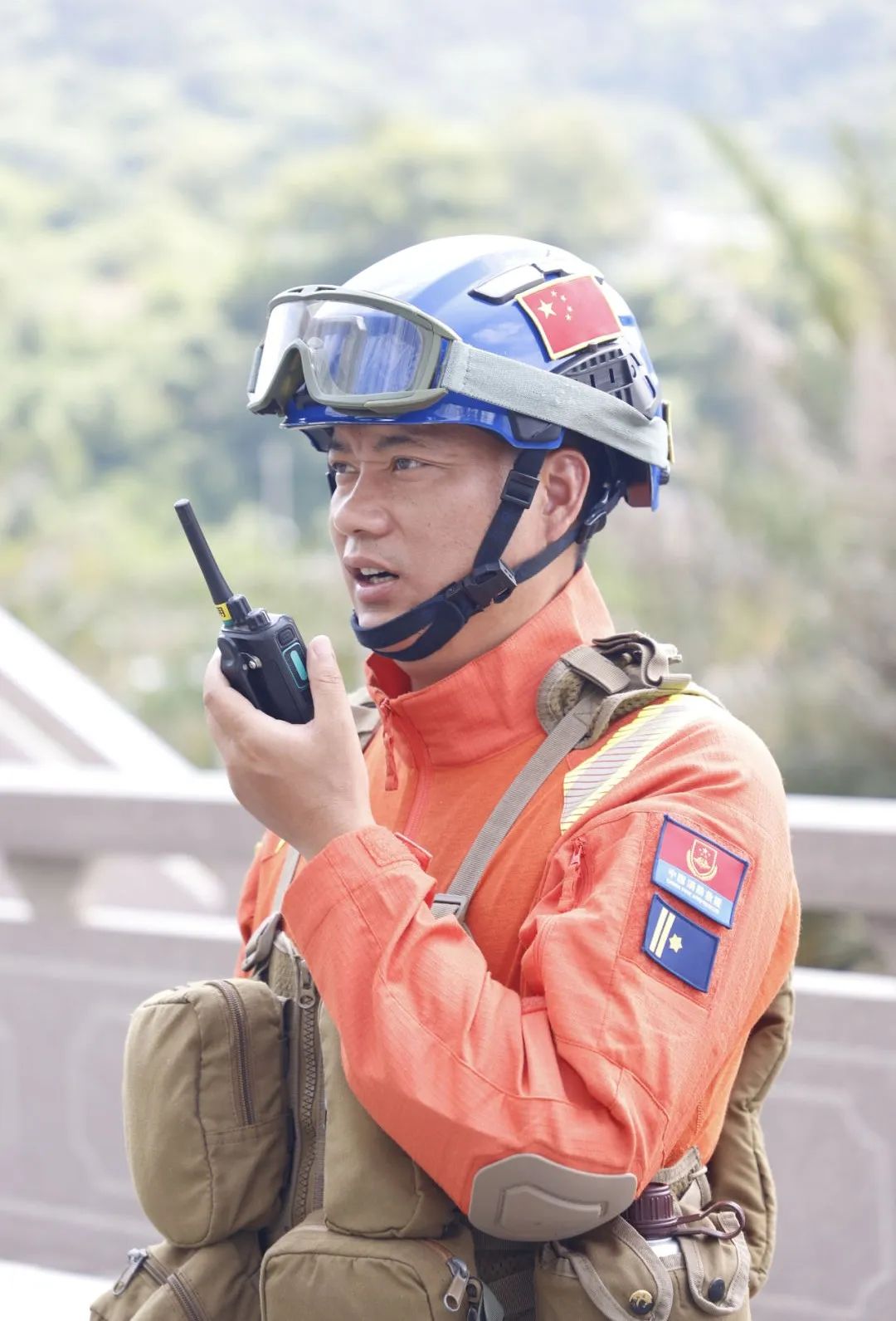 既然选择奉献,就要一生无悔(图1) 既然选择奉献,就要一生无悔(图1)