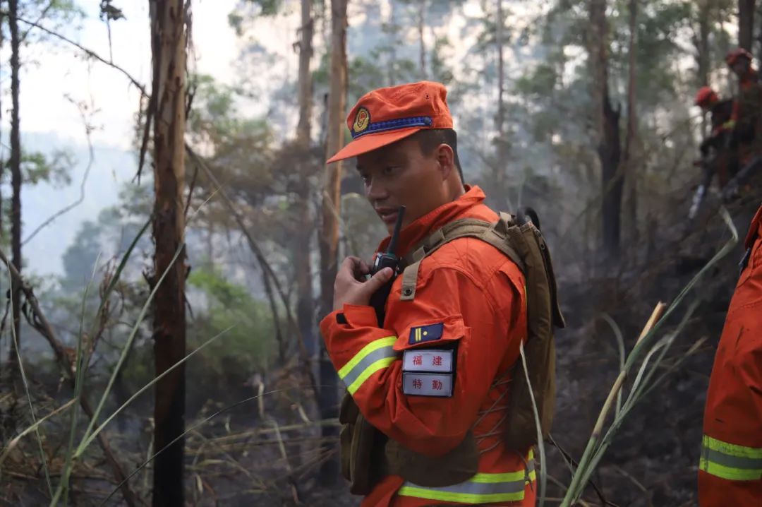 既然选择奉献,就要一生无悔(图5) 既然选择奉献,就要一生无悔(图5)