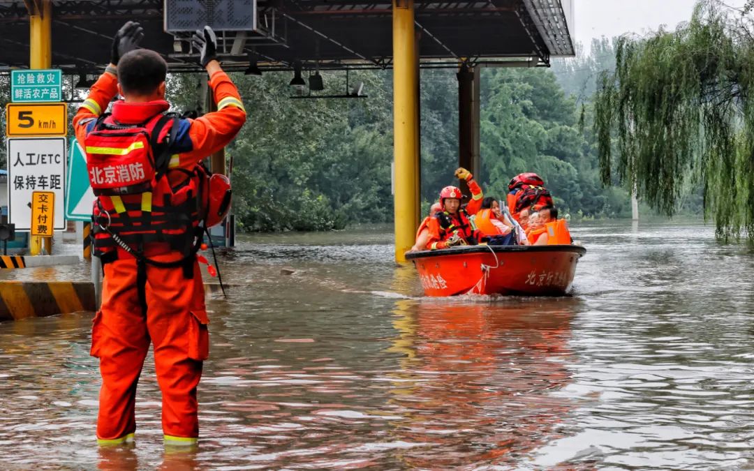风雨同舟、众志成城!共筑防汛救灾守护家园的坚固防线(图3) 图片