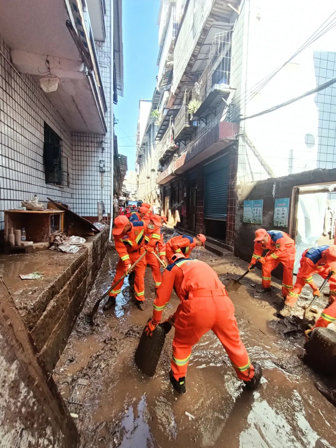 风雨同舟、众志成城!共筑防汛救灾守护家园的坚固防线(图6) 图片