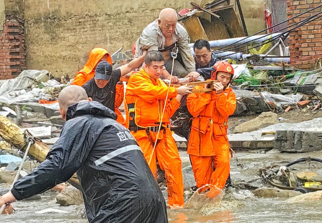 风雨同舟、众志成城!共筑防汛救灾守护家园的坚固防线(图5) 图片