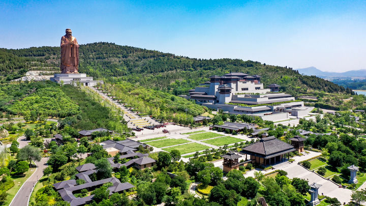 不断攀登新的思想高峰——深入学习和全面贯彻习近平新时代中国特色社会主义思想述评(图7) 不断攀登新的思想高峰——深入学习和全面贯彻习近平新时代中国特色社会主义思想述评(图7)