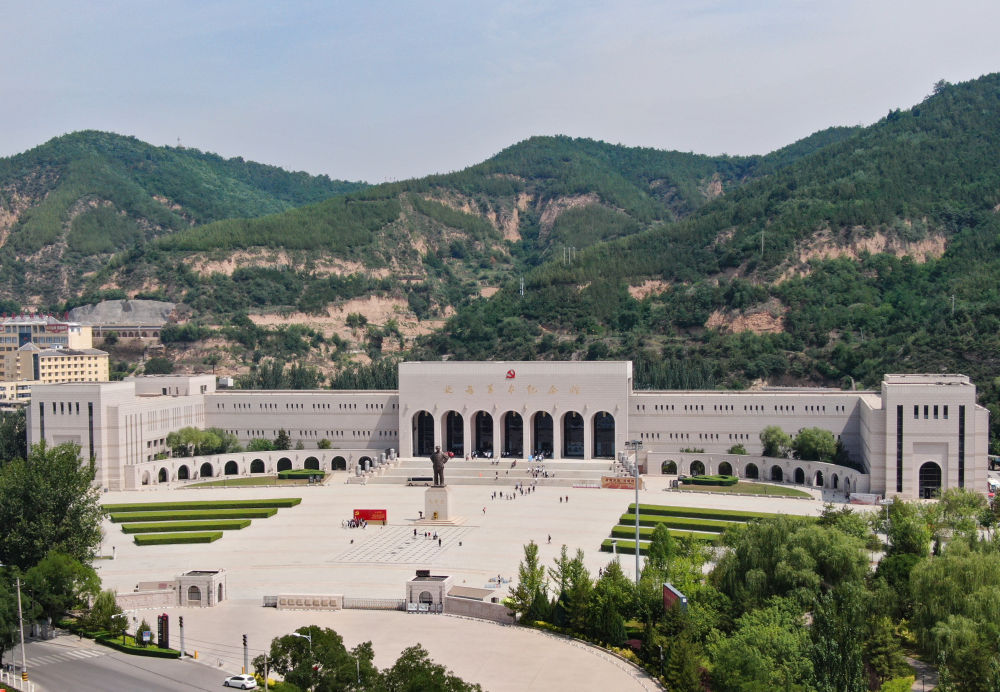 不断攀登新的思想高峰——深入学习和全面贯彻习近平新时代中国特色社会主义思想述评(图4) 不断攀登新的思想高峰——深入学习和全面贯彻习近平新时代中国特色社会主义思想述评(图4)