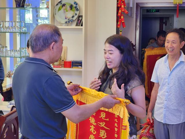 四川省渠县一名退役军人勇救两名落水儿童(图1) 四川省渠县一名退役军人勇救两名落水儿童(图1)