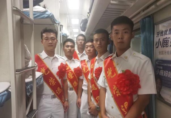 这位获央媒点赞的贵州籍退役军人,两次在列车上救人(图2) 这位获央媒点赞的贵州籍退役军人,两次在列车上救人(图2)