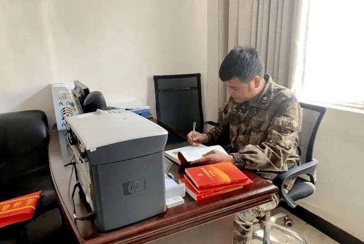 退役不褪色 救人显担当——退役军人勇救落水群众(图1) 退役不褪色 救人显担当——退役军人勇救落水群众(图1)