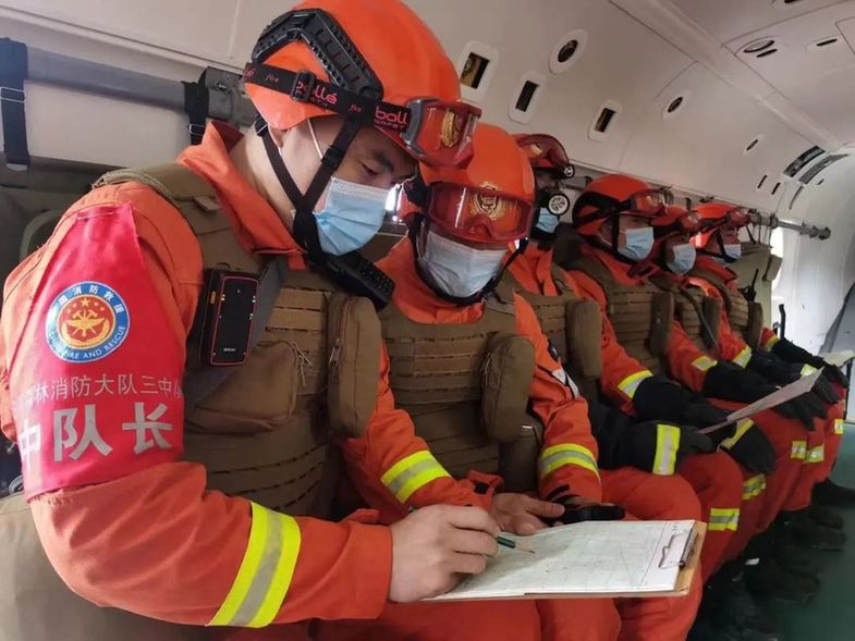 他说:“巡护中没有发现火情,一切都值得!”(图6) 他说:“巡护中没有发现火情,一切都值得!”(图6)