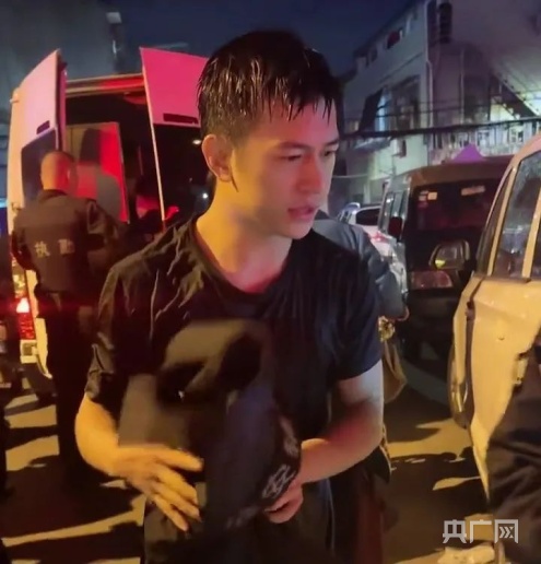 群众落水 “95后”退役军人果断跳河救人(图1) 群众落水 “95后”退役军人果断跳河救人(图1)