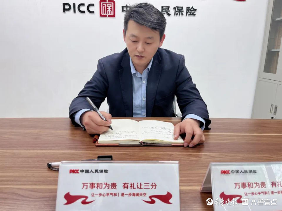 汽车突然起火,肥城退役军人紧急灭火救人(图1) 汽车突然起火,肥城退役军人紧急灭火救人(图1)