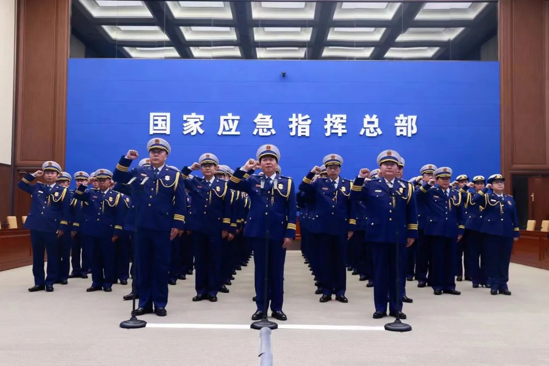 国家消防救援局开展重温习近平总书记重要训词和入队誓词活动 王祥喜出席并领誓(图1)