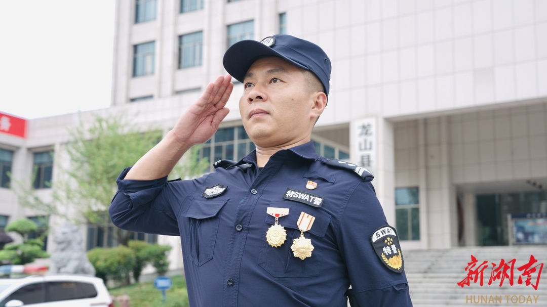 最美退役军人|张宝:忠诚铸警魂 铁肩守平安(图1) 最美退役军人|张宝:忠诚铸警魂 铁肩守平安(图1)