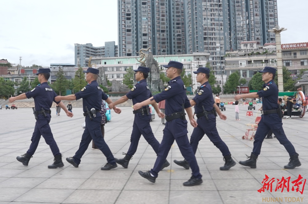 最美退役军人|张宝:忠诚铸警魂 铁肩守平安(图6) 最美退役军人|张宝:忠诚铸警魂 铁肩守平安(图6)