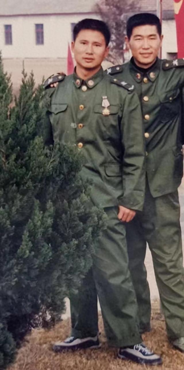 惊险!退役军人接力潜水救起溺水男子(图3) 惊险!退役军人接力潜水救起溺水男子(图3)