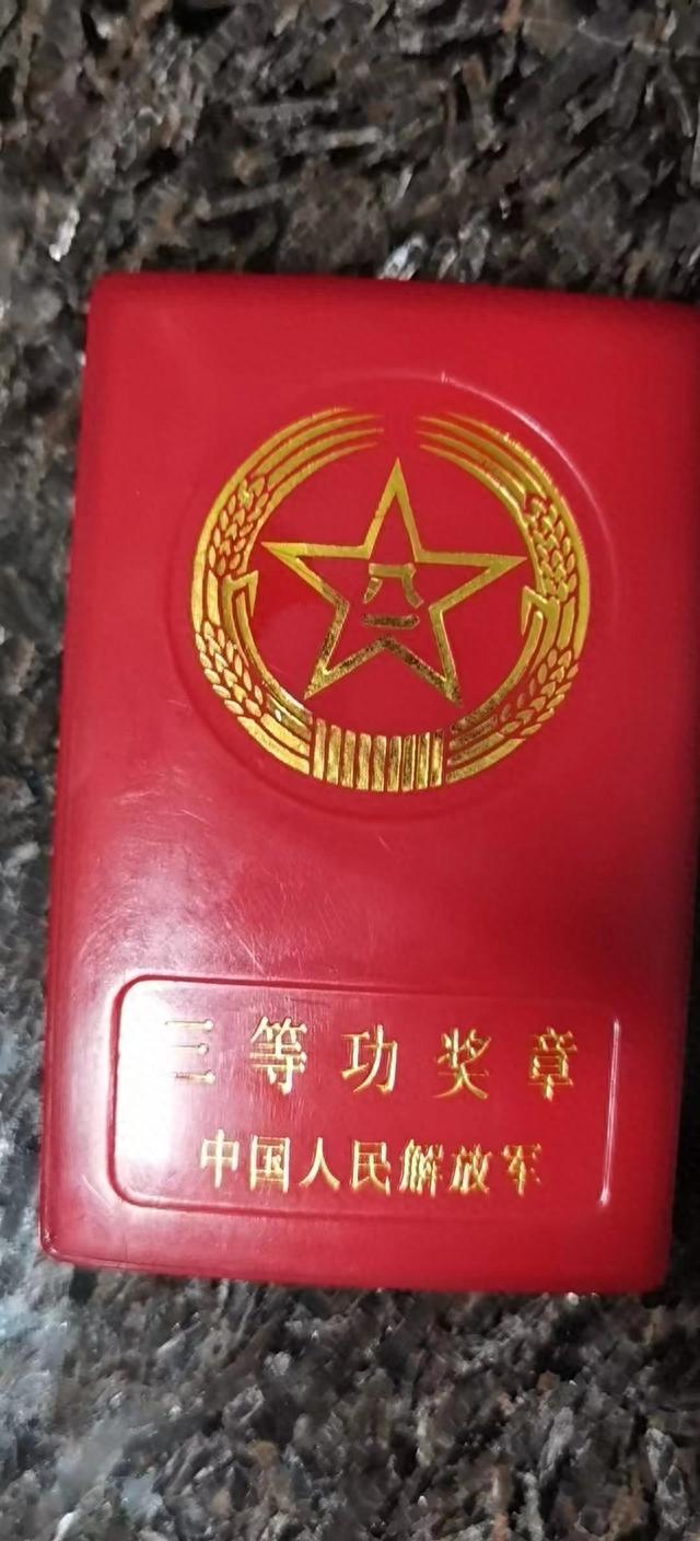 惊险!退役军人接力潜水救起溺水男子(图2) 惊险!退役军人接力潜水救起溺水男子(图2)