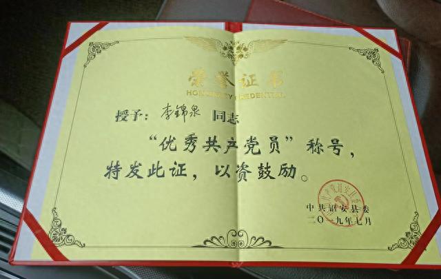 惊险!退役军人接力潜水救起溺水男子(图4) 惊险!退役军人接力潜水救起溺水男子(图4)