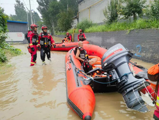 山东:冲锋在前的火焰蓝 用实际行动诠释担当(图1) 山东:冲锋在前的火焰蓝 用实际行动诠释担当(图1)