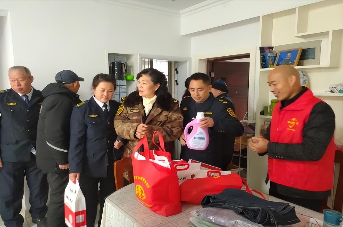 国际应急救援中心江苏总队走访南京溧水东屏街道困难户(图3) 国际应急救援中心江苏总队走访南京溧水东屏街道困难户(图3)
