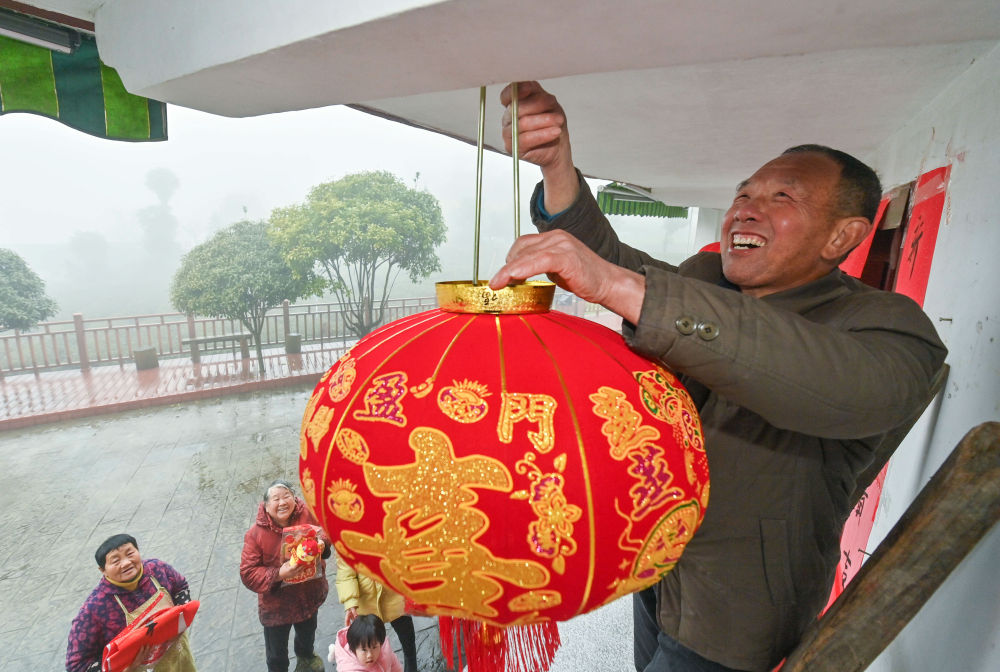 万水千山 情深意长——循着习近平总书记春节足迹感受为民情怀(图7) 万水千山 情深意长——循着习近平总书记春节足迹感受为民情怀(图7)