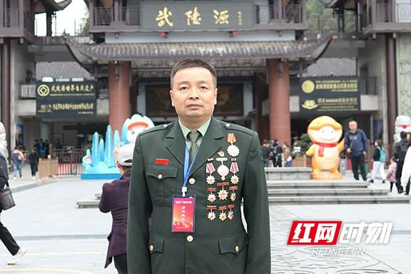 钟晓安:烈火逆行冲前线 见义勇为护周全(图2) 钟晓安:烈火逆行冲前线 见义勇为护周全(图2)