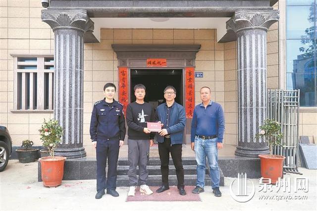 路遇男子摔伤晕厥 退役军人紧急救助(图1) 路遇男子摔伤晕厥 退役军人紧急救助(图1)