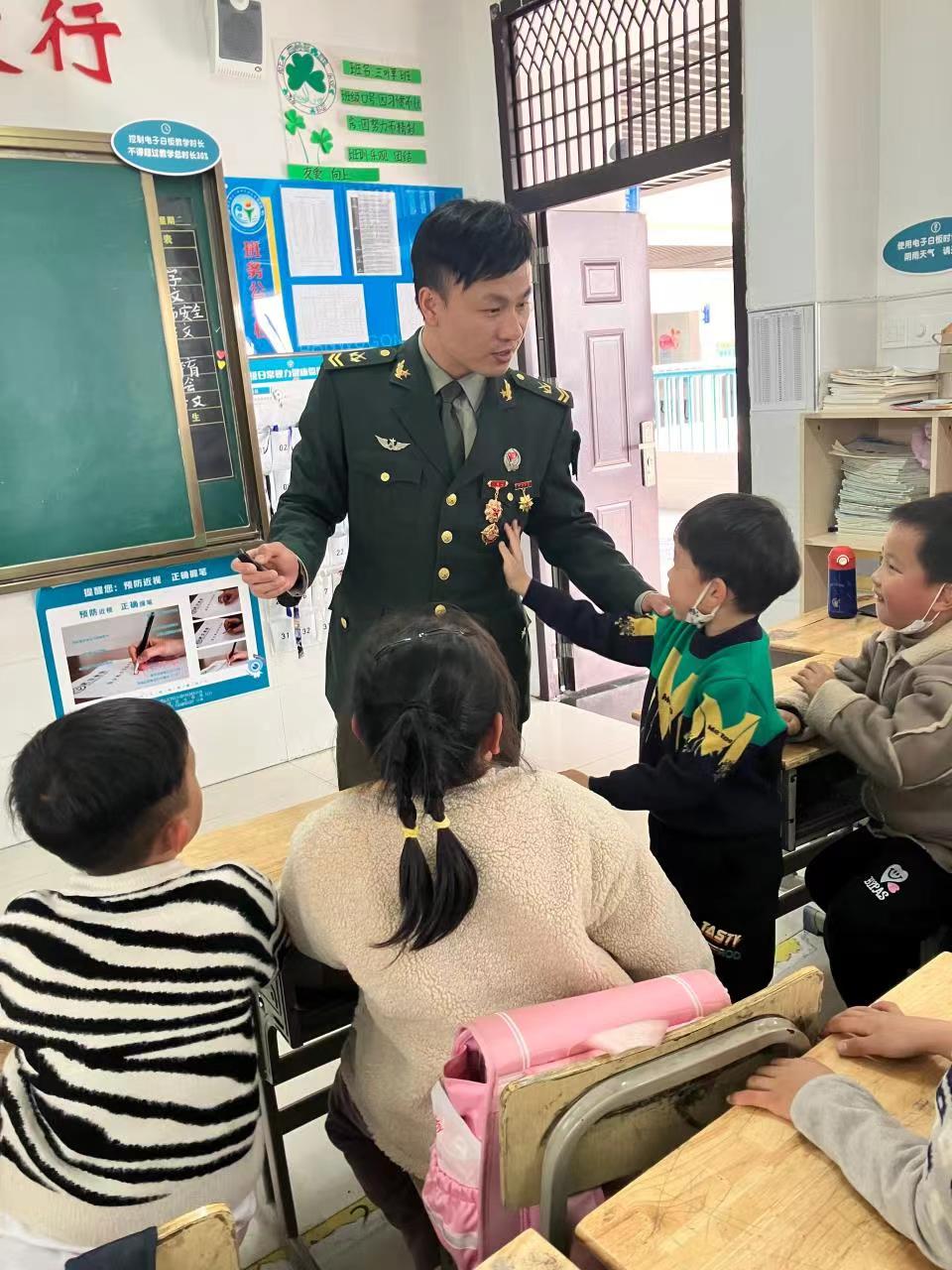 只因多看了一眼,这位退役军人救起溺水老人(图2) 只因多看了一眼,这位退役军人救起溺水老人(图2)