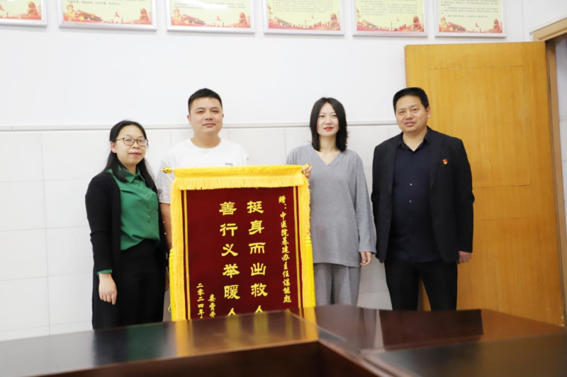 暖心:军人退伍不褪色 救人危难美名扬(图1) 暖心:军人退伍不褪色 救人危难美名扬(图1)