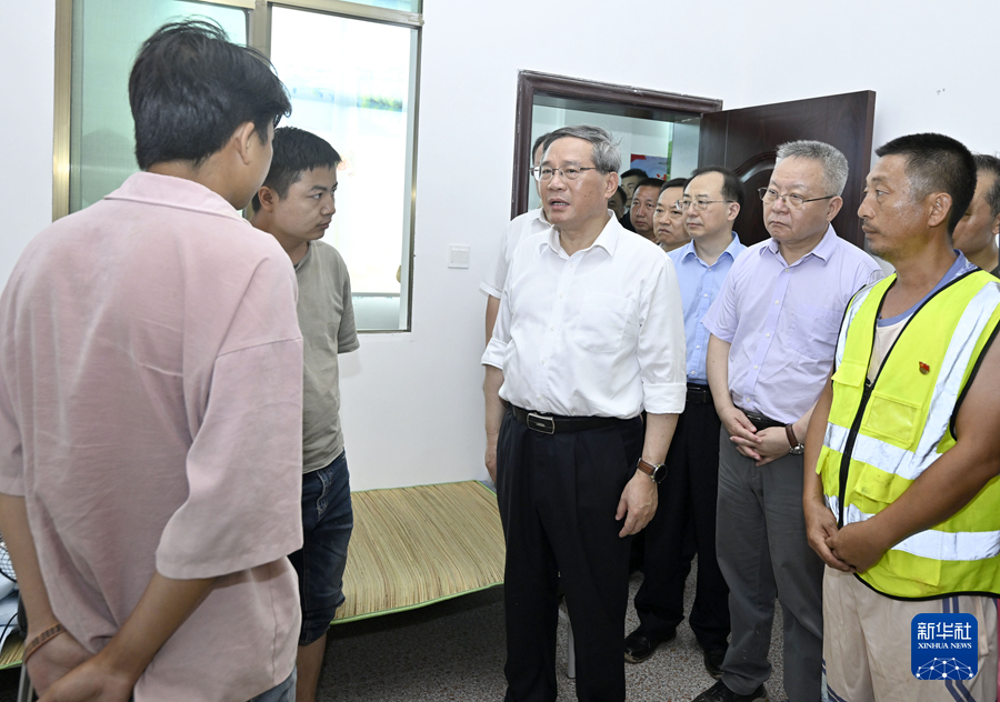 李强在湖南看望慰问受灾群众检查指导防汛工作时强调 全力做好防汛抗洪救灾工作 确保人民群众生命财产安全(图2)