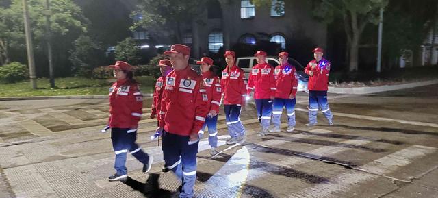 “我只是做了自己应该做的事情!” 宁海退役军人勇救落水青年(图2) “我只是做了自己应该做的事情!” 宁海退役军人勇救落水青年(图2)