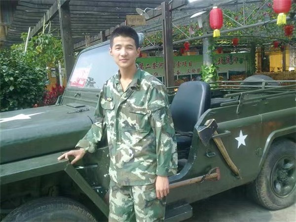 凌晨两点跳水救人的特警,是咱退役军人!(图2) 凌晨两点跳水救人的特警,是咱退役军人!(图2)