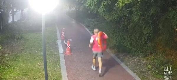 成都温江:退役军人胡学志英勇救人赢赞誉(图2) 成都温江:退役军人胡学志英勇救人赢赞誉(图2)