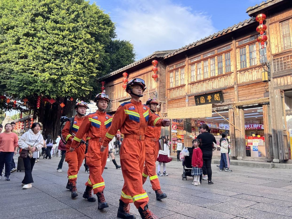 「新春走基层」古厝里的火焰蓝(图1) 「新春走基层」古厝里的火焰蓝(图1)