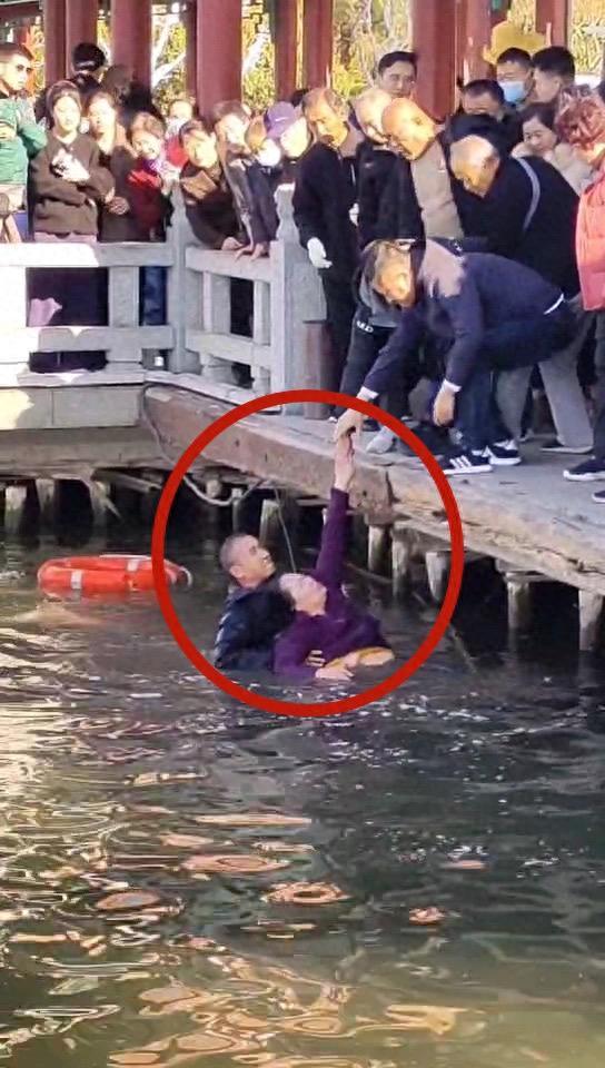 双流这位退役军人,你的见义勇为在济南都传遍了(图1) 双流这位退役军人,你的见义勇为在济南都传遍了(图1)