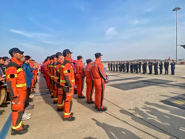 中国救援队伍完成缅甸地震救援任务平安回国(图1)