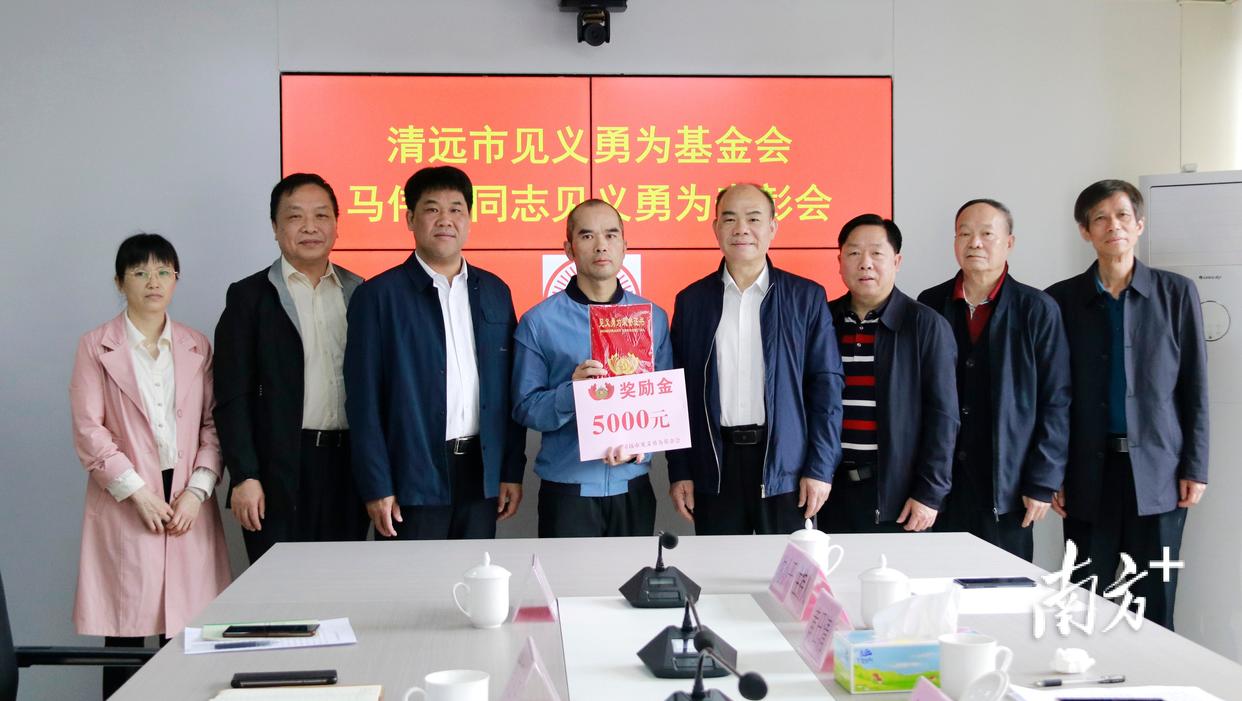 危急时刻显担当!阳山两人勇救落水儿童受市级表彰(图2) 危急时刻显担当!阳山两人勇救落水儿童受市级表彰(图2)