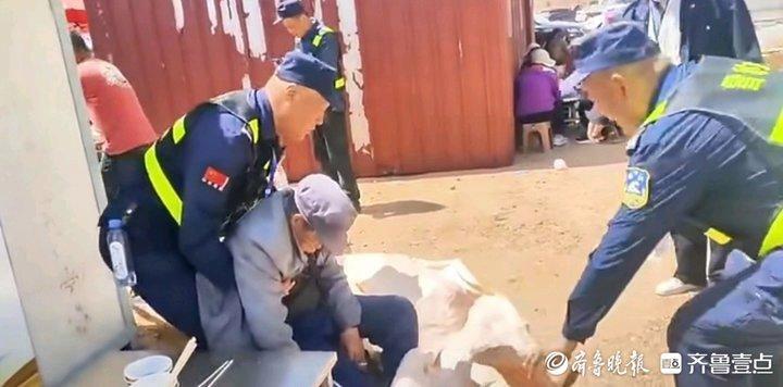 生死时速!老人异物卡喉窒息,幸得他们及时相救(图1) 生死时速!老人异物卡喉窒息,幸得他们及时相救(图1)