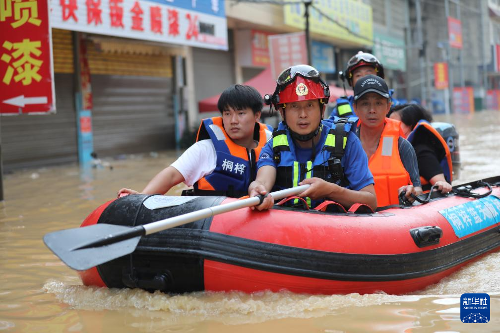 多方合力保障群众生命财产安全——直击贵州榕江、从江抗洪一线(图2) 多方合力保障群众生命财产安全——直击贵州榕江、从江抗洪一线(图2)