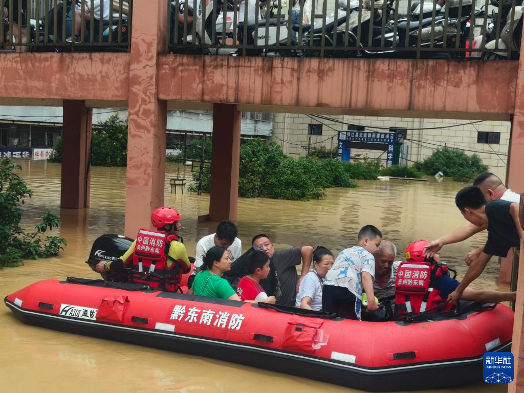 多方合力保障群众生命财产安全——直击贵州榕江、从江抗洪一线(图5) 多方合力保障群众生命财产安全——直击贵州榕江、从江抗洪一线(图5)