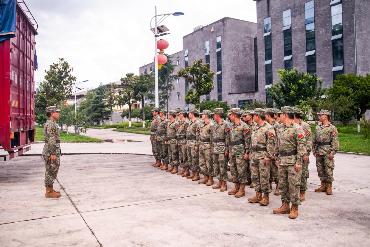 退伍不褪色!退役军人助力搭建救灾“物资生命线”(图2) 退伍不褪色!退役军人助力搭建救灾“物资生命线”(图2)