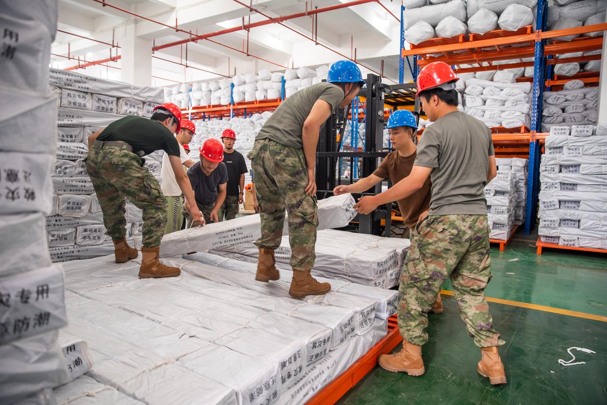 退伍不褪色!退役军人助力搭建救灾“物资生命线”(图3) 退伍不褪色!退役军人助力搭建救灾“物资生命线”(图3)