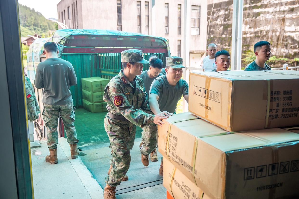 退伍不褪色!退役军人助力搭建救灾“物资生命线”(图4) 退伍不褪色!退役军人助力搭建救灾“物资生命线”(图4)