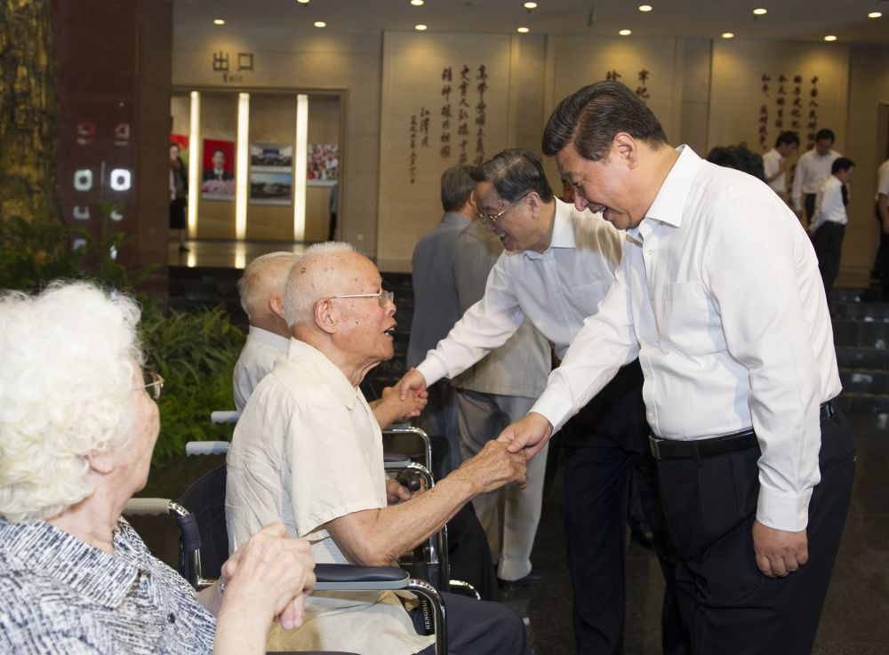 深情致敬英雄 擎举民族精神(图4) 深情致敬英雄 擎举民族精神(图4)