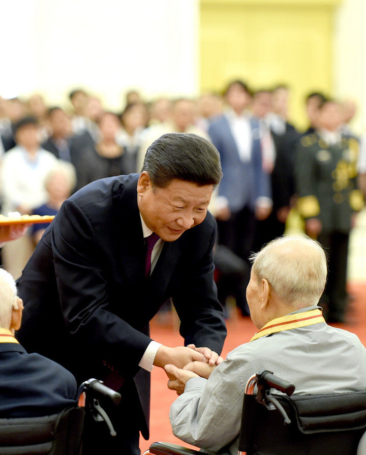 深情致敬英雄 擎举民族精神(图8) 深情致敬英雄 擎举民族精神(图8)