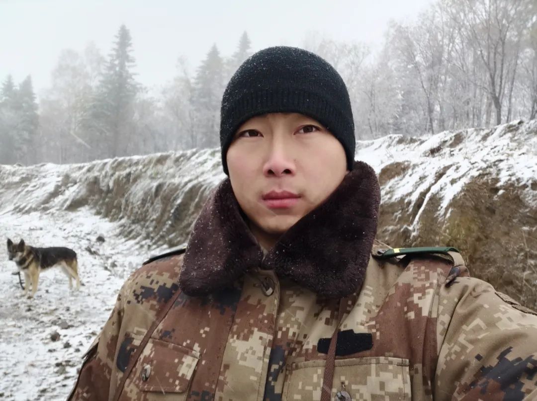 “为了救人,这水不算冷!”95后退役军人一跃而下……(图2) “为了救人,这水不算冷!”95后退役军人一跃而下……(图2)