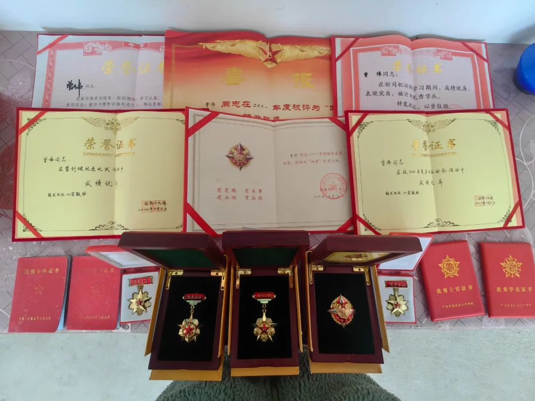 “为了救人,这水不算冷!”95后退役军人一跃而下……(图3) “为了救人,这水不算冷!”95后退役军人一跃而下……(图3)