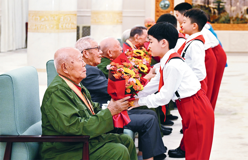 让英雄的旗帜高高飘扬(图2) 让英雄的旗帜高高飘扬(图2)